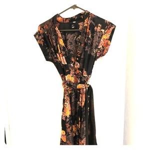 Gorgeous dress for work or cocktail parties!